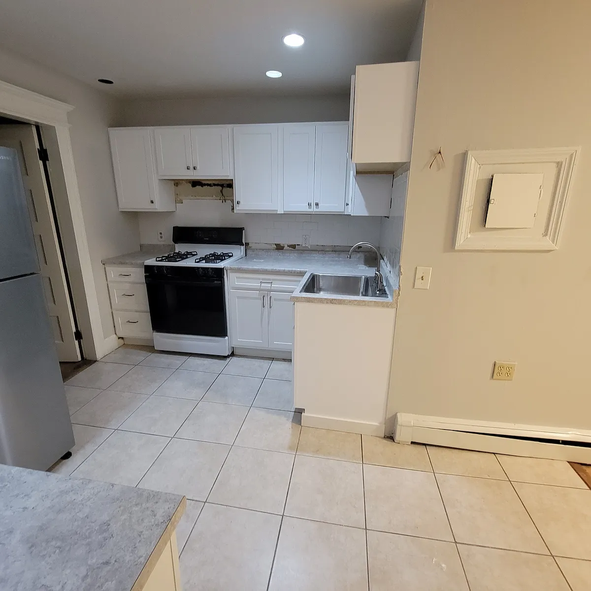 Building Photo - 597 Park St #3