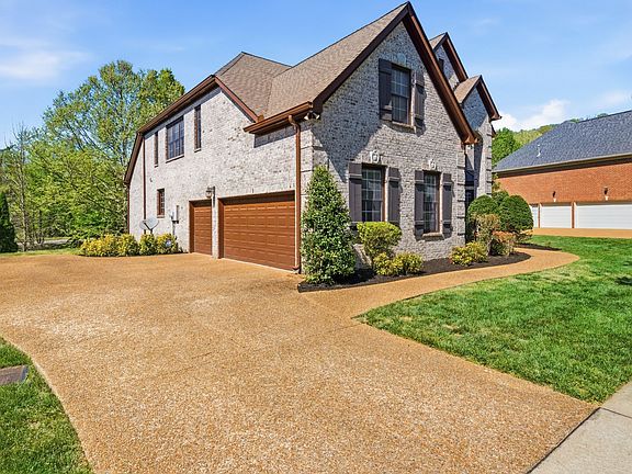 2nd image of 491 Beauchamp Cir