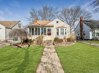 20113 Rosedale St, Saint Clair Shores, MI 48080