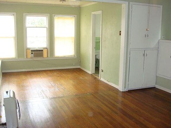 2nd image of 26 Ledge Ln #2