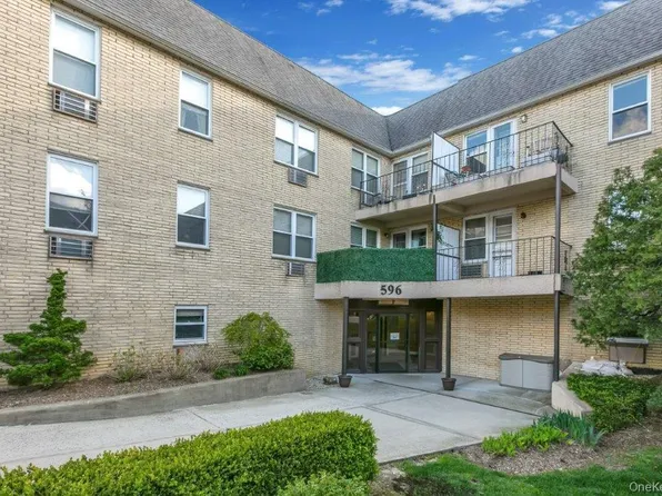 596 Broadway #15A, Lynbrook, NY 11563
