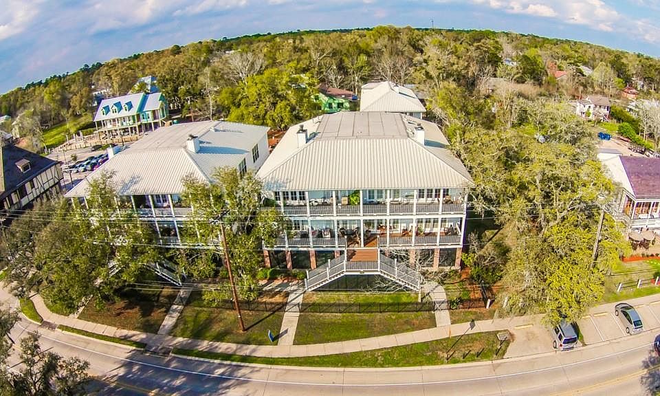 1st image of 2075 Lakeshore Dr APT A1