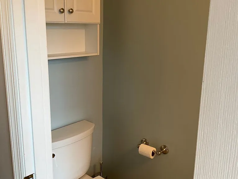 1049 Royal Dr — Photo 14