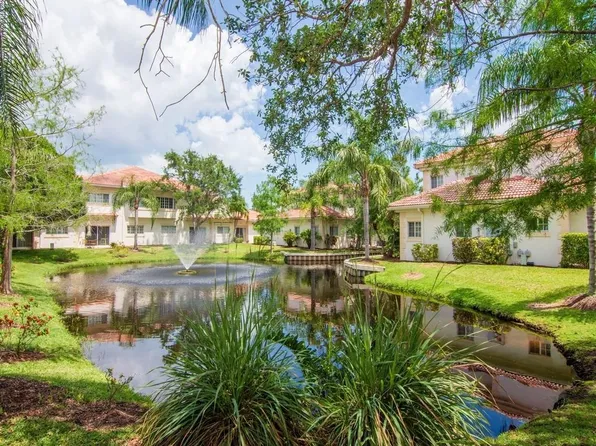 504 7th Sq APT 201, Vero Beach, FL 32962