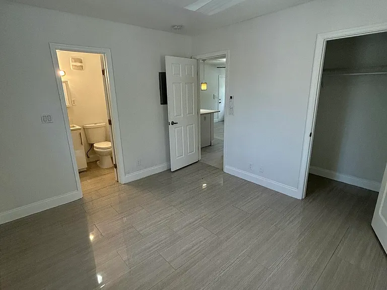 918 NE 15th Ave #4 — Photo 12