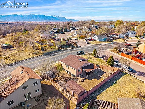 2nd image of 504 Fountain Mesa Rd