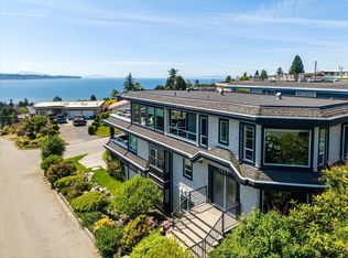 1087 Finlay St, White Rock, BC V4B 4K7