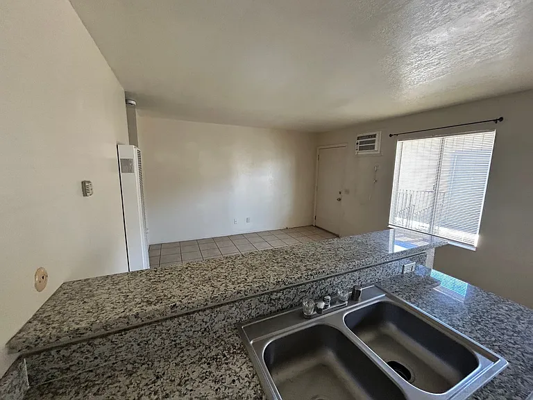 610 E Pine St — Photo 21