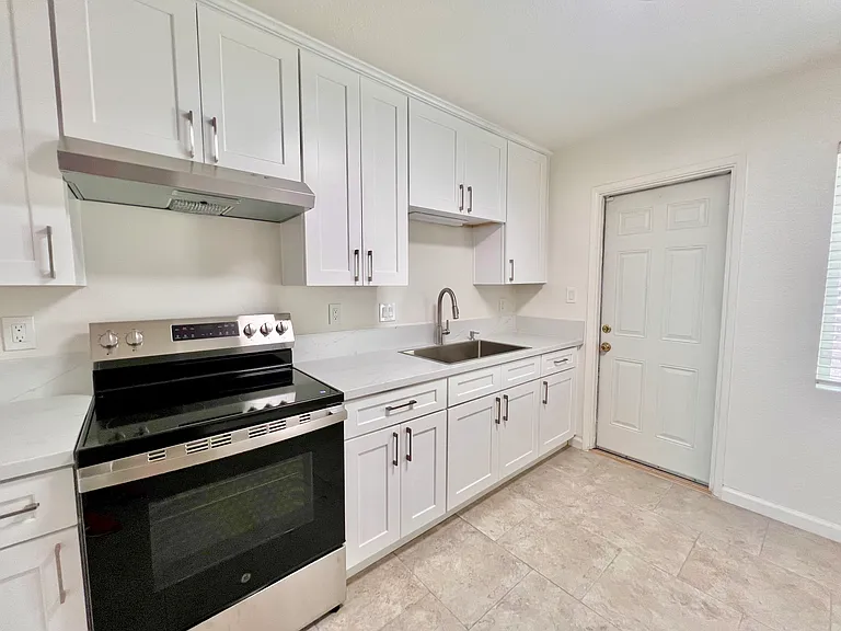 Eat-in Kitchen
