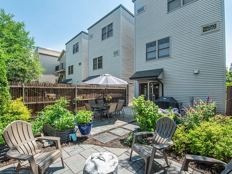 22 Thorne St #1 — Photo 23