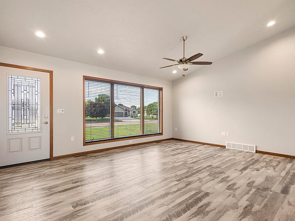 2nd image of 2825 Maui Dr