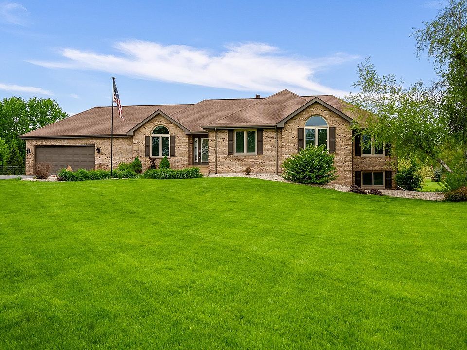 1st image of 32 Shadow Ridge Ln