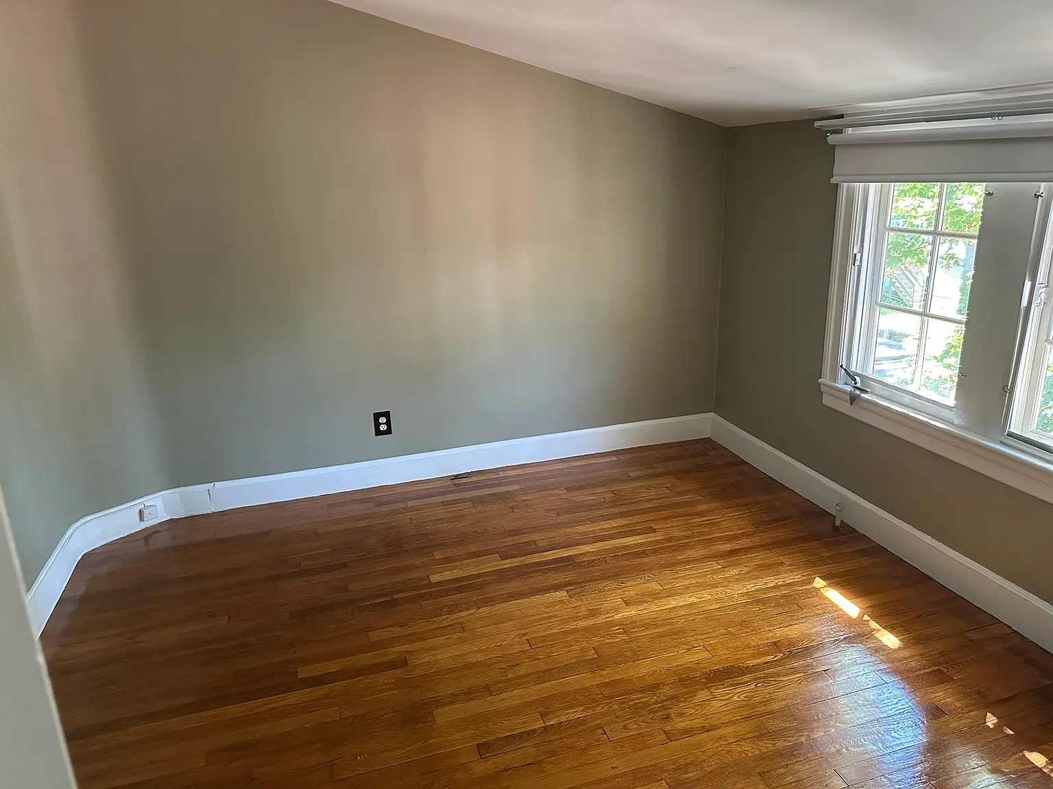 1 bed, 900 sqft, $1,300 — Photo 4