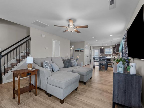2nd image of 7636 Oliver Park Dr #124