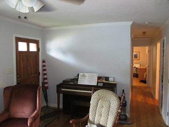 3rd image of 418 N Jones Ave
