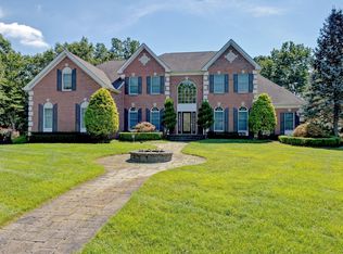 24 Mackenzie Ct, Freehold, NJ 07728