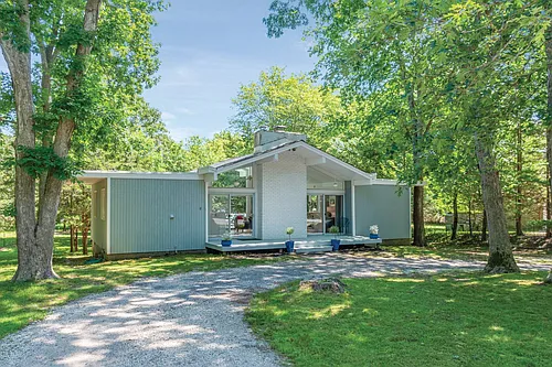 68 Springy Banks Rd Photo 1