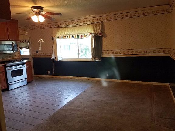 3rd image of 909 Skyline Dr