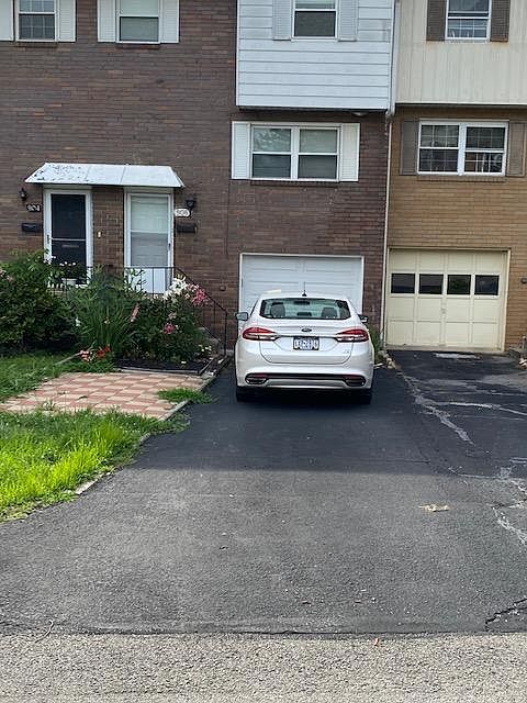 1st image of 906 Academy Heights Dr