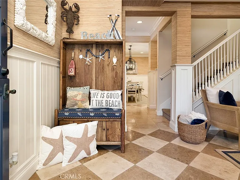 208 E Balboa Blvd — Photo 4