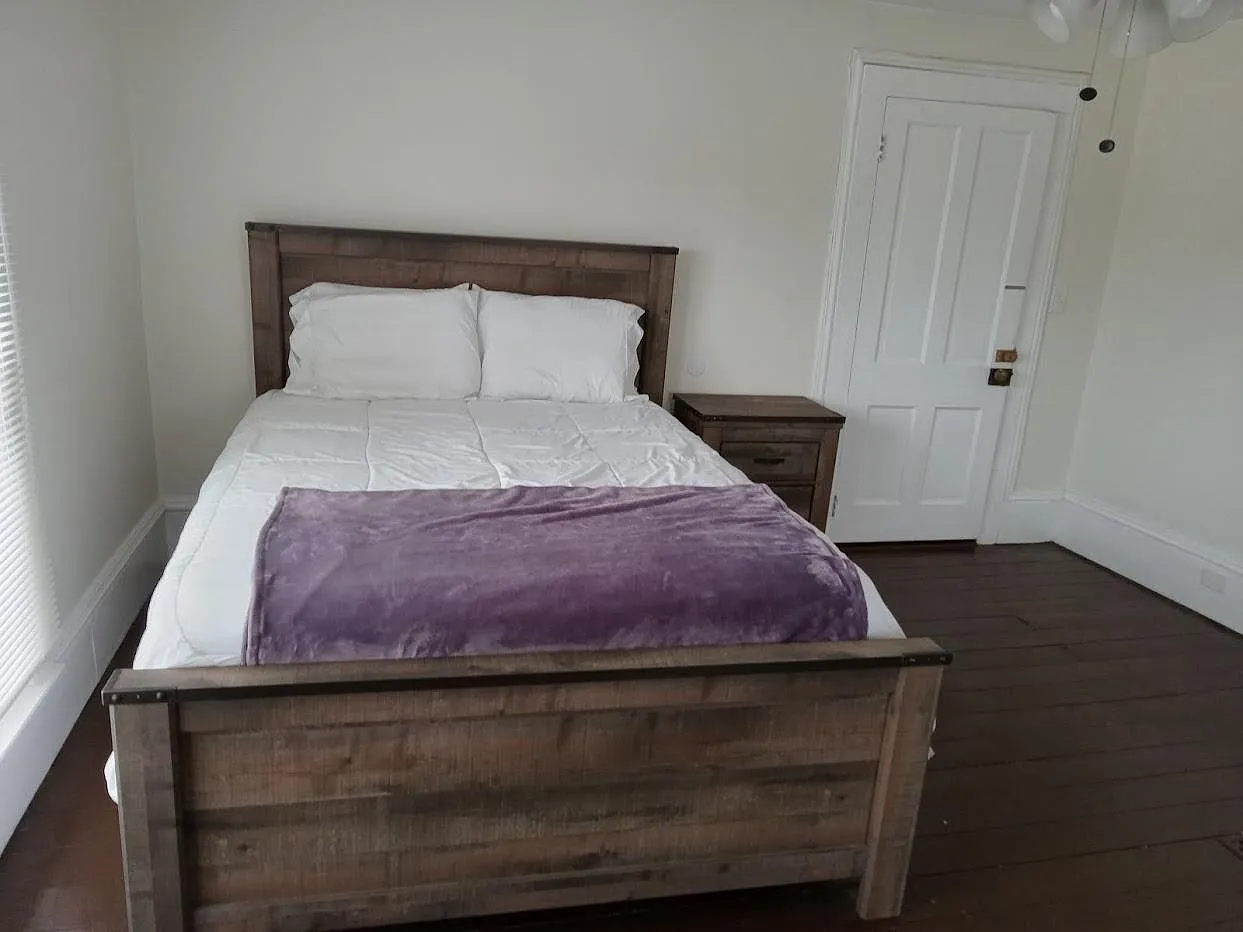 5 bed, 3344 sqft, $715 — Photo 2