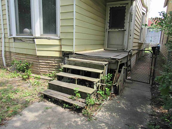 2908 Elmwood