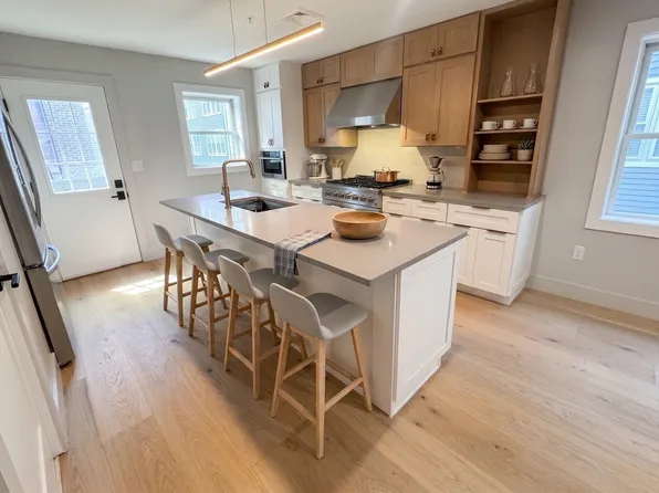 122 W 7th St #E, Boston, MA 02127