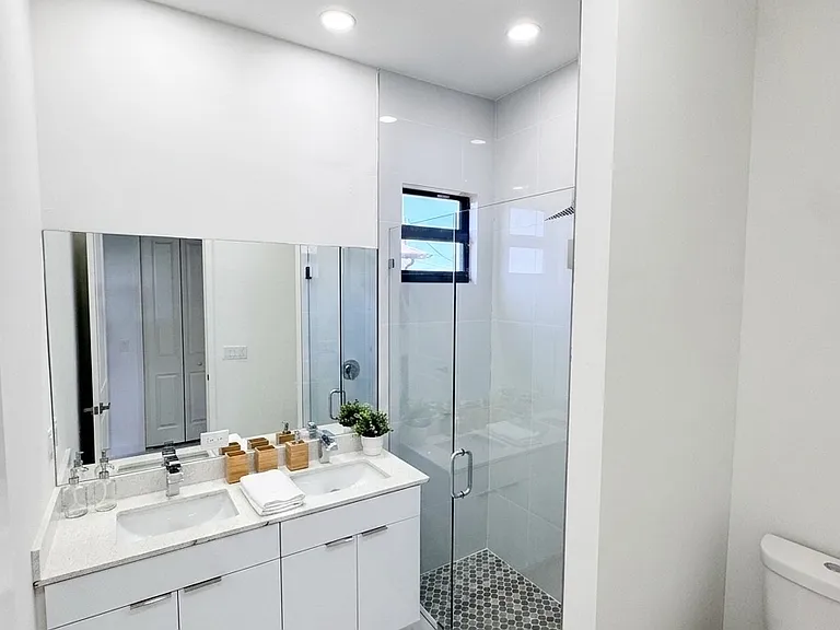 4206 NW 32nd Ln — Photo 16