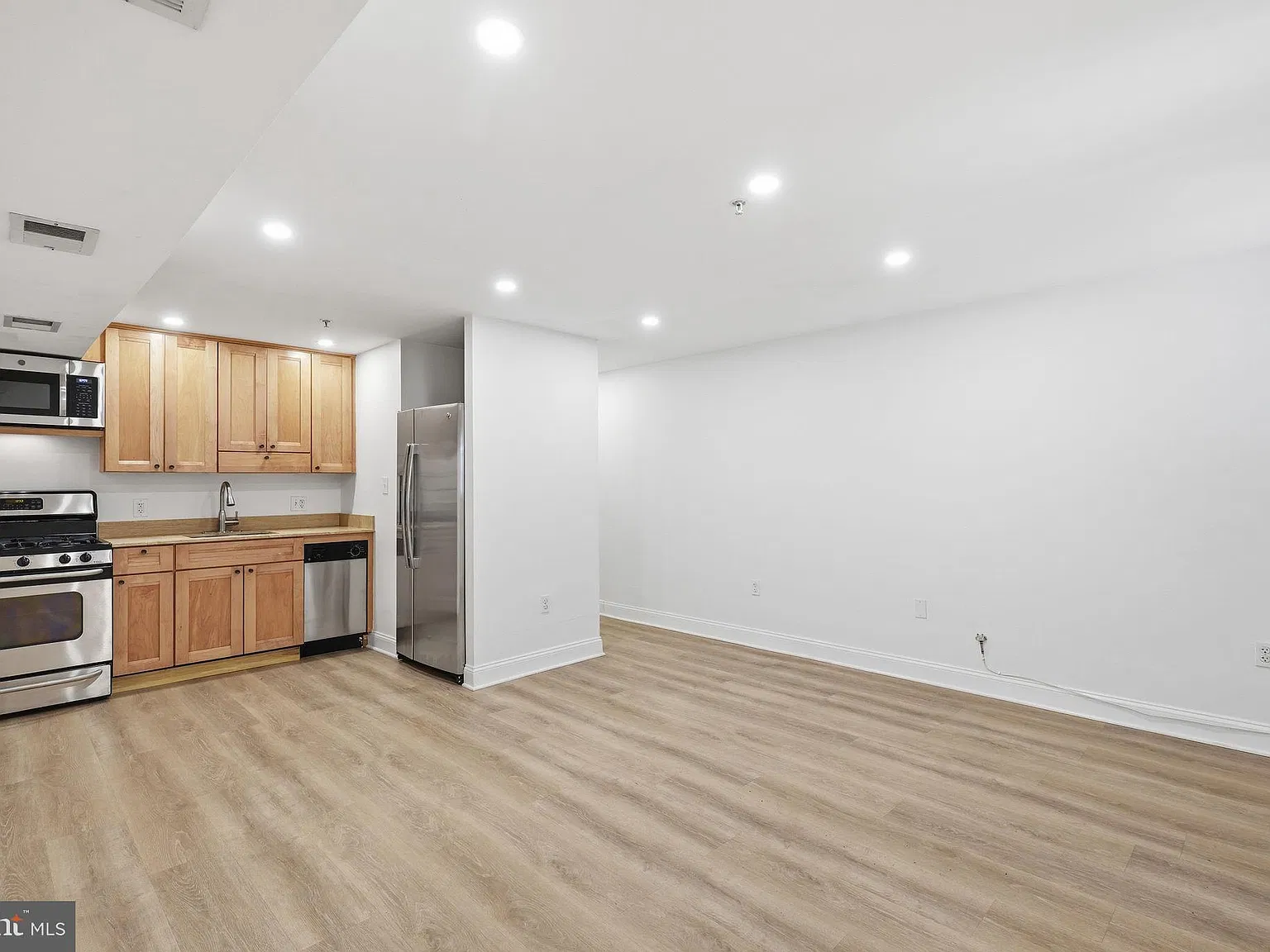 2 bed, 1.0 bath, 675 sqft, $2,450 — Photo 3