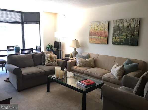 2020 Walnut St APT 16C, Philadelphia, PA 19103