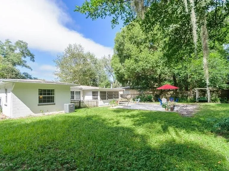 5439 Waterside Dr — Photo 2