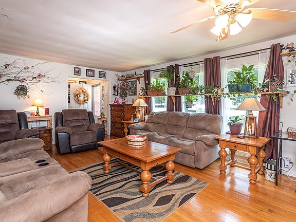 3rd image of 4521 Cynthia Ln
