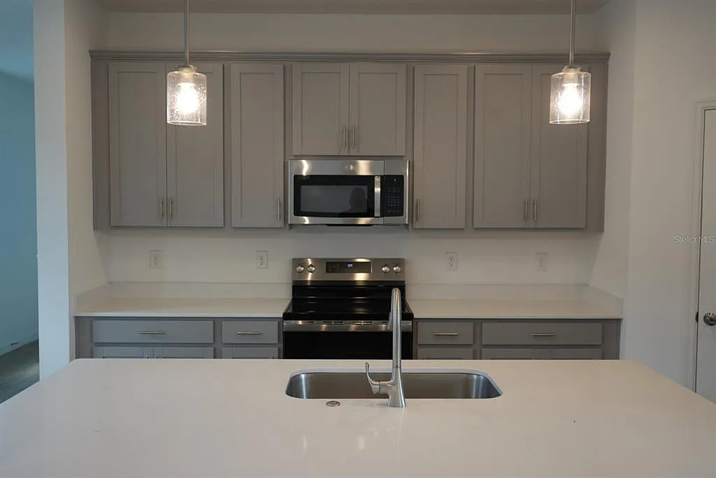4 bed, 3.0 bath, 2198 sqft, $2,700 — Photo 4