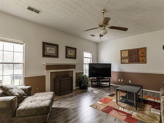 5th image of 2132 Pixie Rose Ln