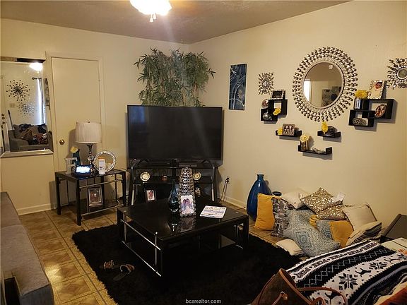 4th image of 701 Llano Pl #701 & 703