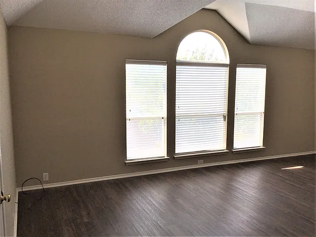 304 Double Oak Ln — Photo 8