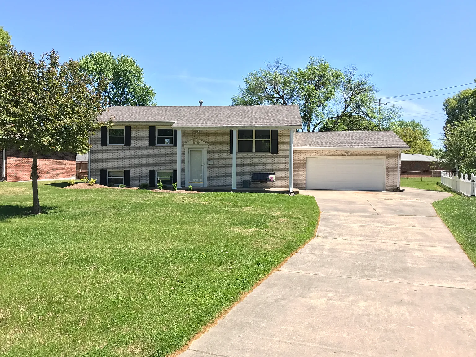 3210 Newell Dr photo 1