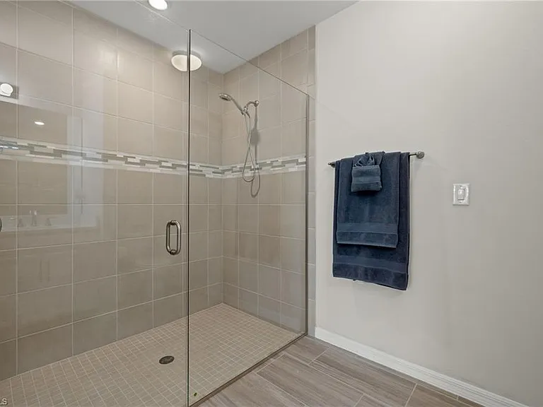 14680 Edgewater Cir — Photo 15