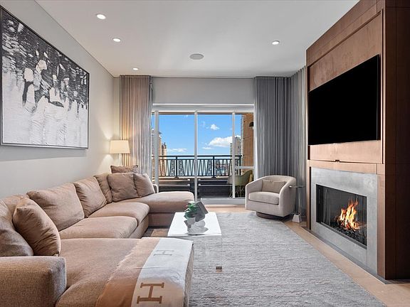 4th image of 800 N Michigan Ave APT 2102
