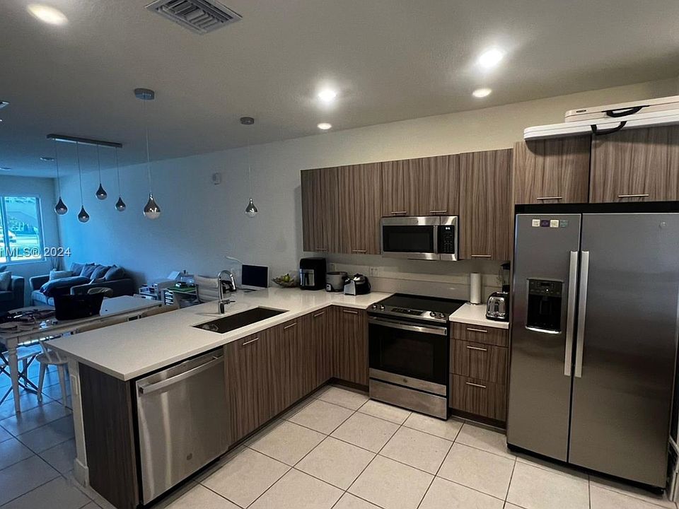 1st image of 10270 NW 66th St #102