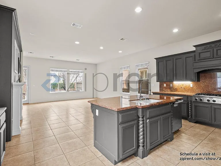 9208 Hallmark Pl — Photo 5