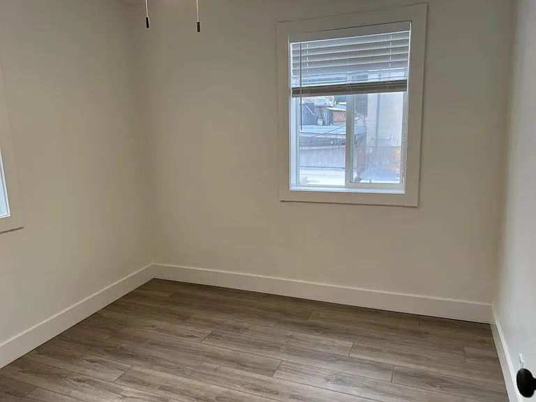 889 Reservoir St — Photo 12