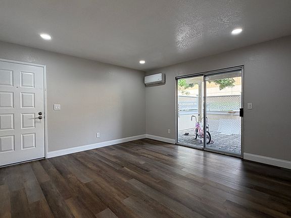 3rd image of 2396 Balme Dr