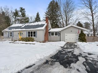 19 Newcastle Rd, Halfmoon, NY 12065