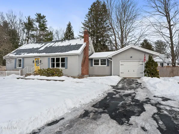 19 Newcastle Road, Halfmoon, NY 12065