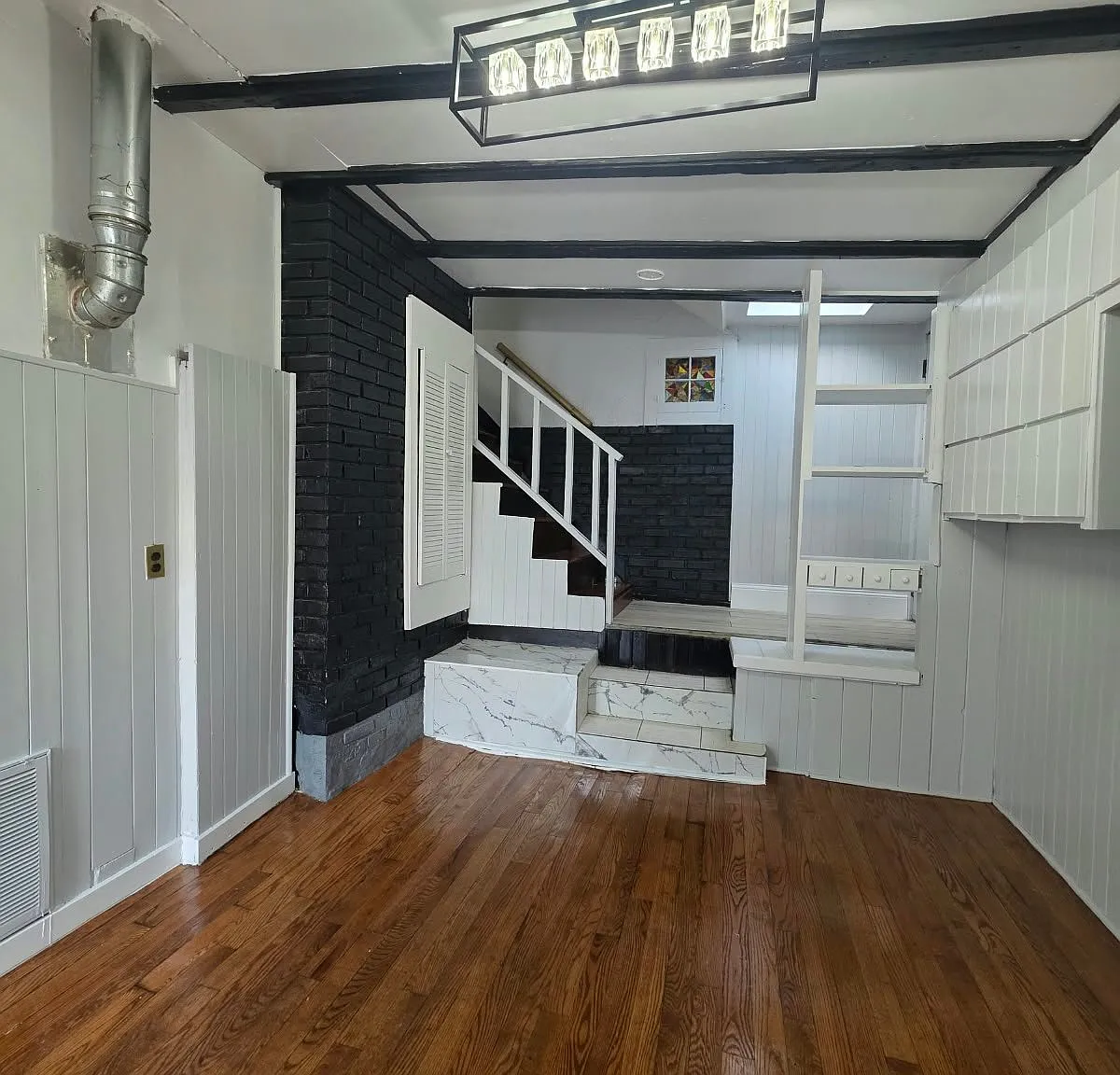 4 bed, 1.0 bath, $3,900 — Photo 1