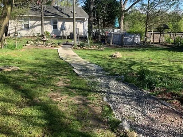 7147 Old 421 Rd, Liberty, NC 27298