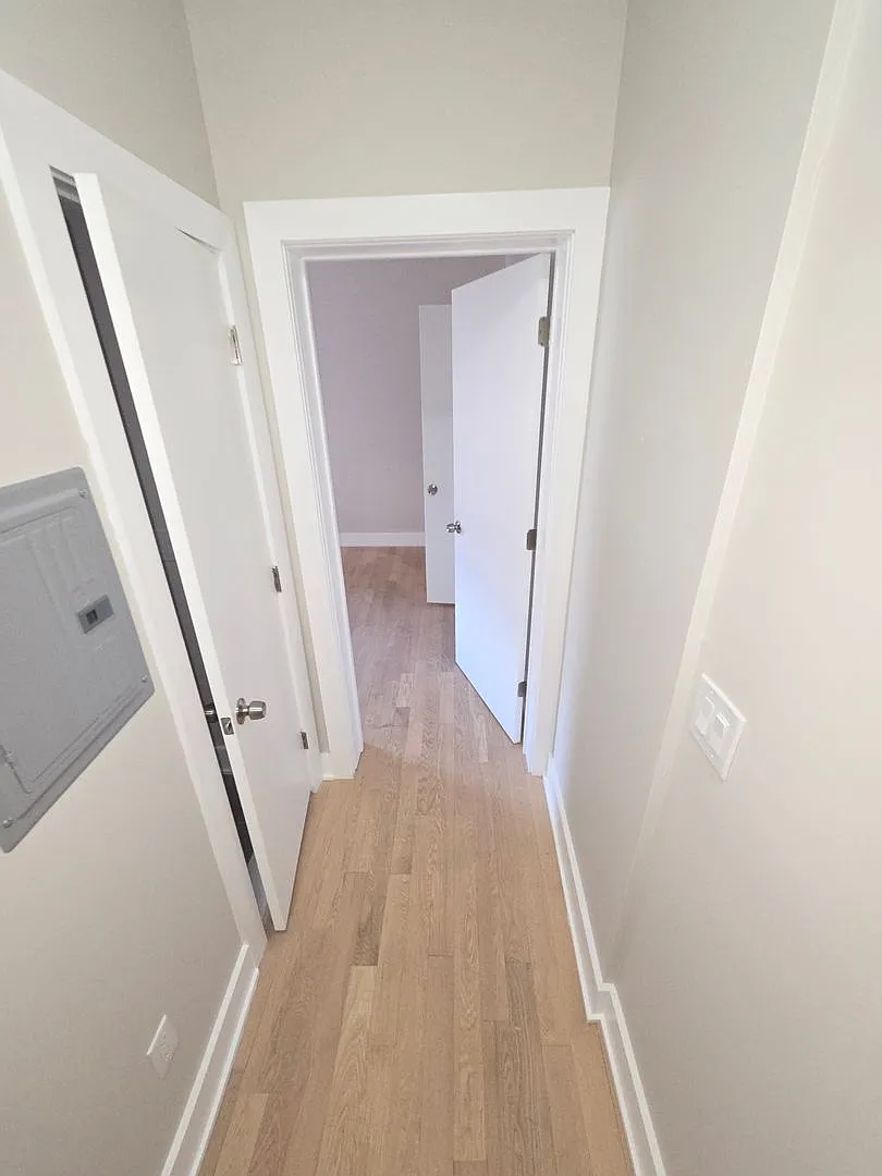 090 - 29 BENTLEY REALTY, LLC — Photo 4