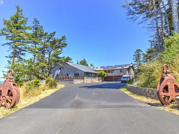 29840 Hound Dog Rd, Gold Beach, OR 97444