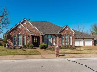 813 Royal Adelade Dr, College Station, TX 77845